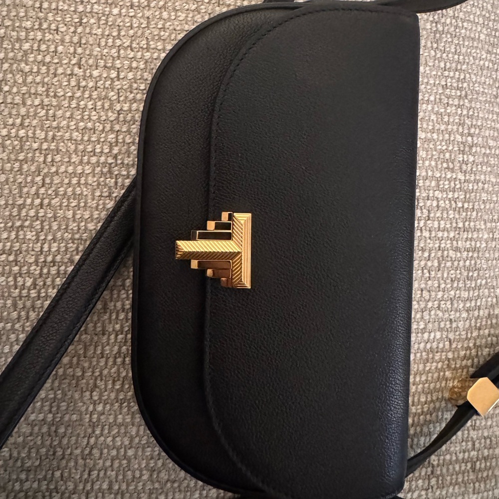 Elegant Black Leather Shoulder Bag